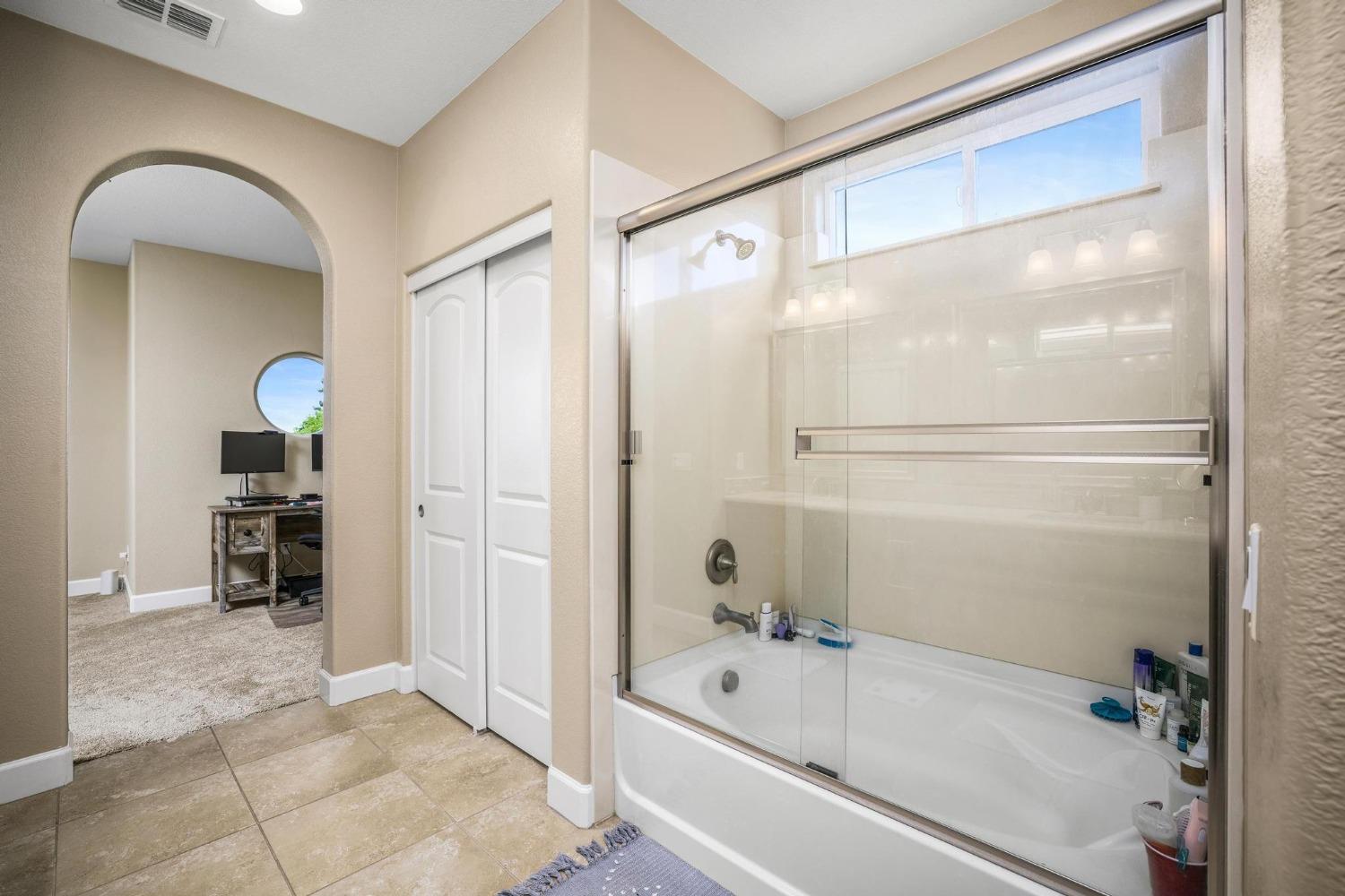 Detail Gallery Image 25 of 38 For 3925 Rose Garden Way, Turlock,  CA 95382 - 3 Beds | 2/1 Baths