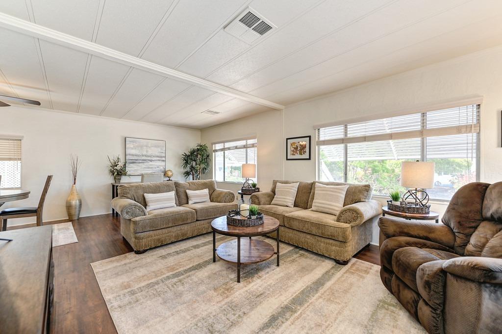 Detail Gallery Image 8 of 42 For 33 Allan Court, Folsom,  CA 95630 - 2 Beds | 2 Baths