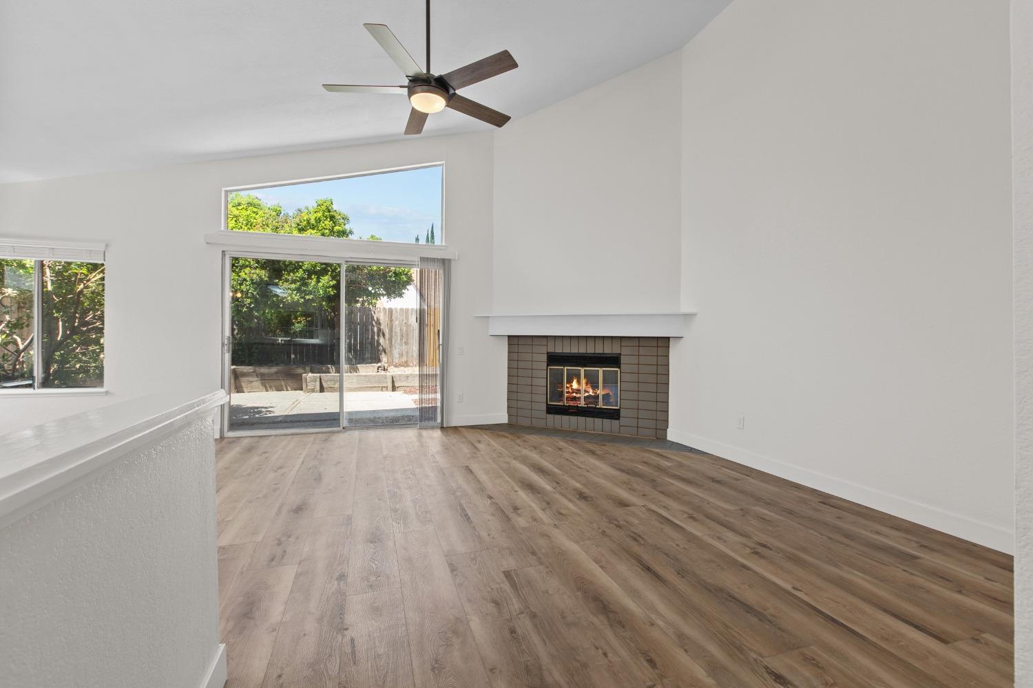 Detail Gallery Image 5 of 31 For 3096 Mill Oak Way, Sacramento,  CA 95833 - 3 Beds | 2 Baths