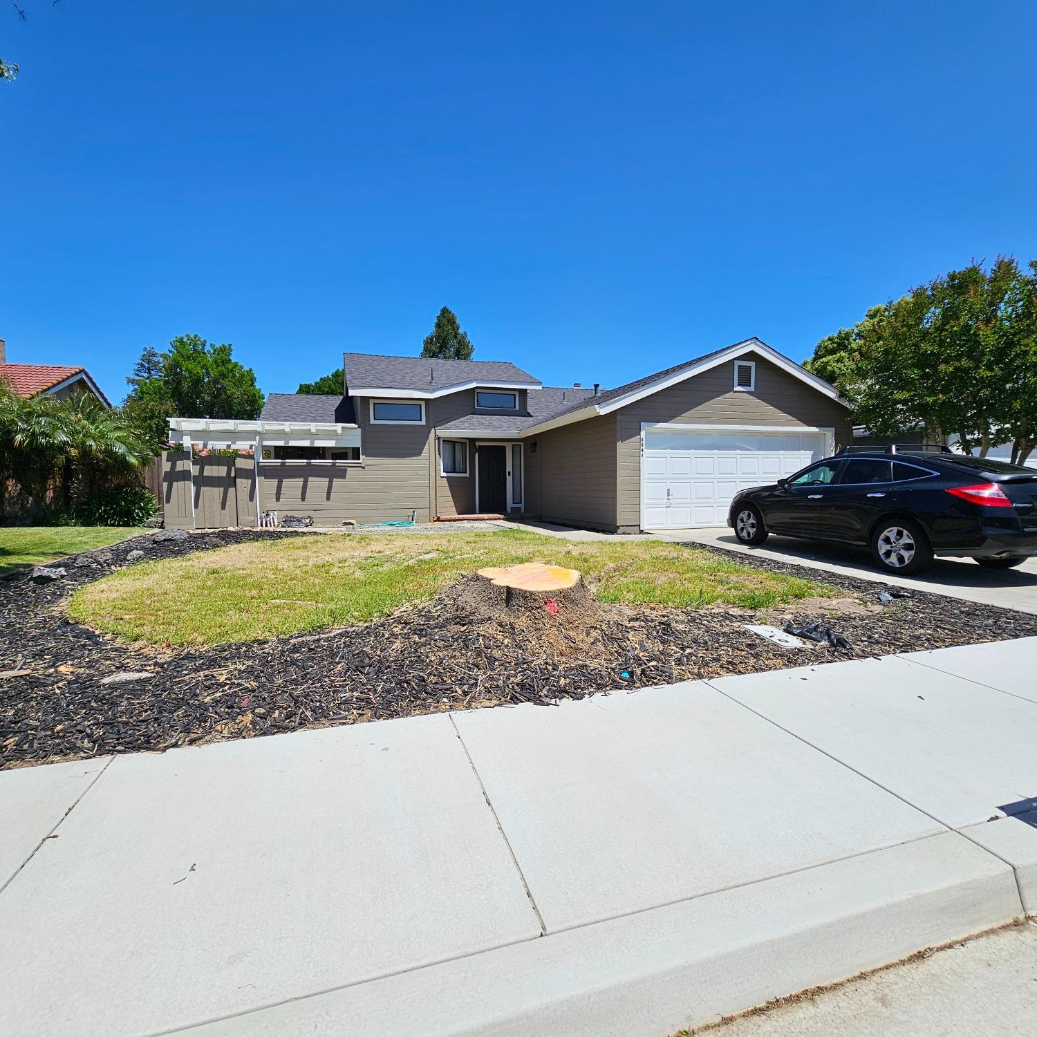Detail Gallery Image 1 of 25 For 2421 Manor Oak Dr, Modesto,  CA 95355 - 3 Beds | 2 Baths