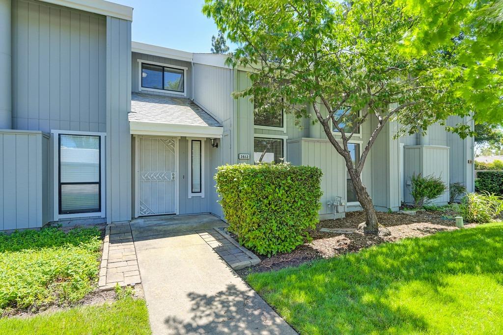 Detail Gallery Image 1 of 39 For 3612 Gold Creek Ln, Sacramento,  CA 95827 - 2 Beds | 2 Baths