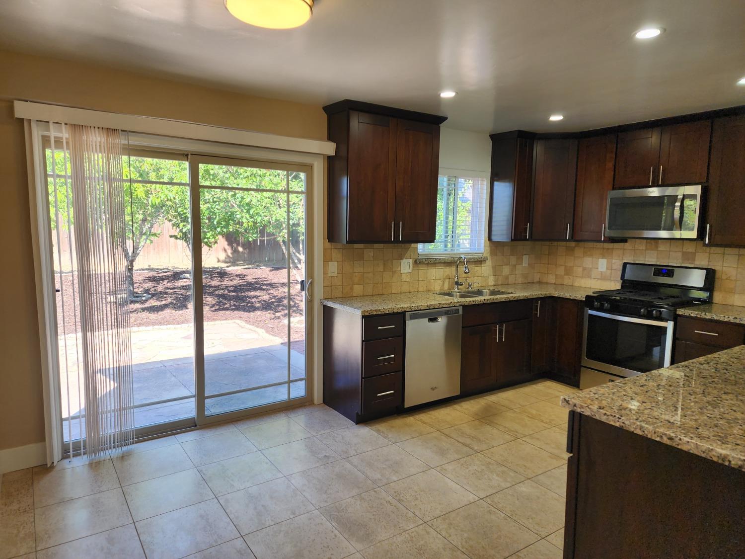 Detail Gallery Image 9 of 35 For 4909 Ruger Ct, Sacramento,  CA 95842 - 3 Beds | 2 Baths