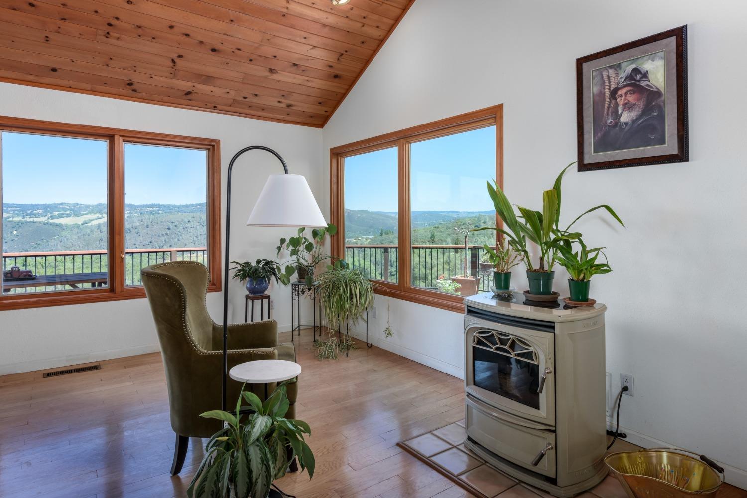 Detail Gallery Image 12 of 52 For 707 Kanaka Valley Rd, Rescue,  CA 95672 - 2 Beds | 2/1 Baths