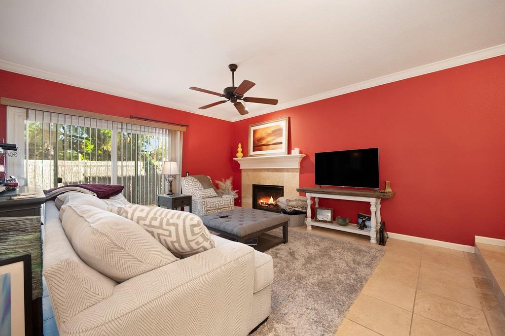 Detail Gallery Image 8 of 43 For 5641 Albert Ln, Citrus Heights,  CA 95610 - 2 Beds | 2/1 Baths