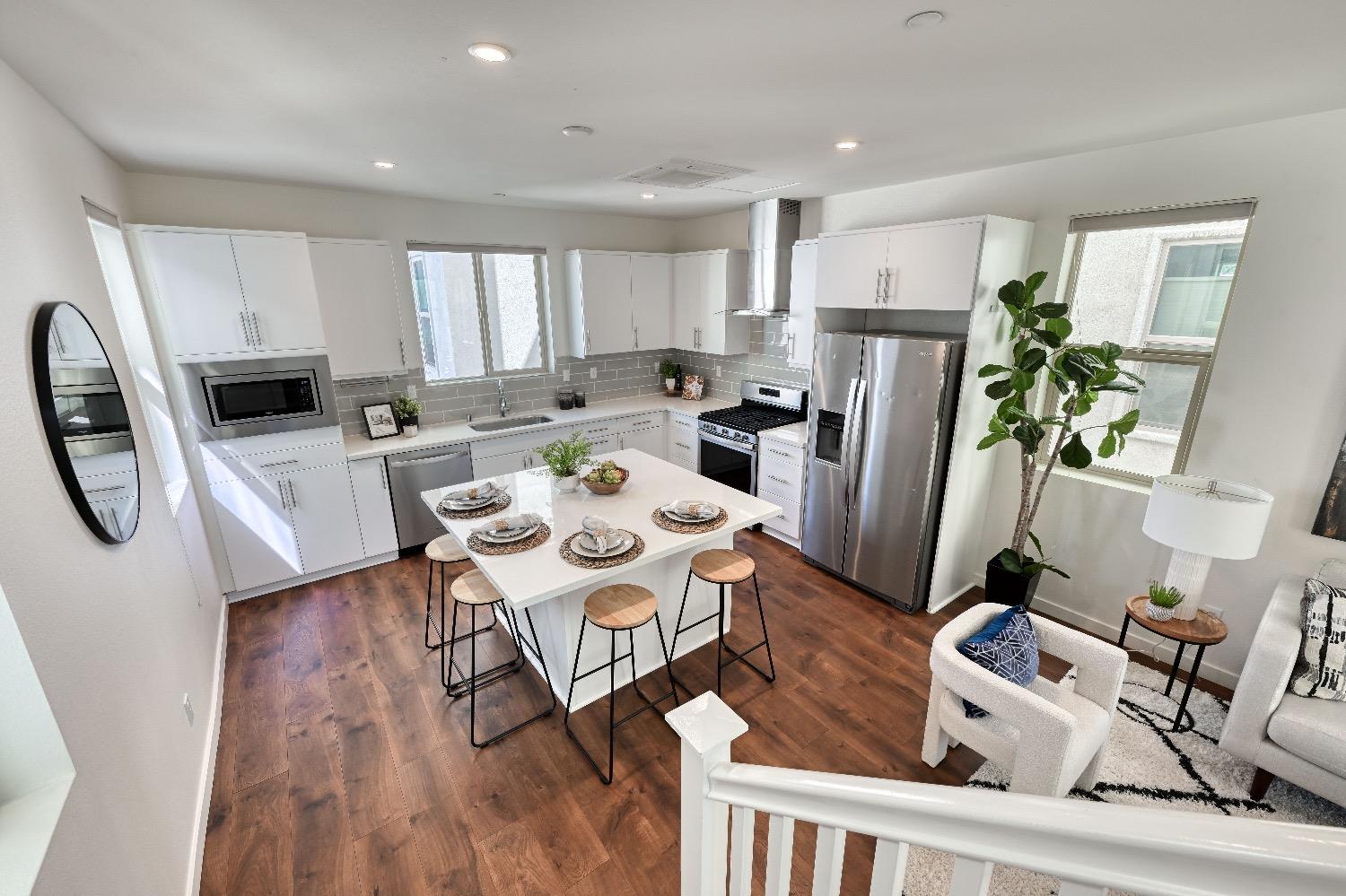 Detail Gallery Image 2 of 24 For 337 Crate Ave, Sacramento,  CA 95818 - 2 Beds | 2/1 Baths