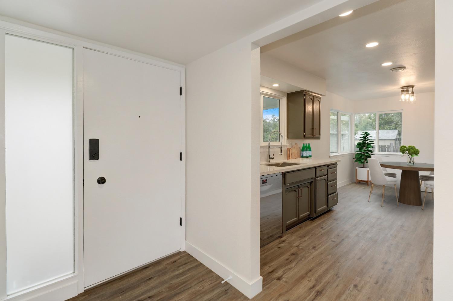 Detail Gallery Image 6 of 50 For 2038 Mission Ave, Carmichael,  CA 95608 - 3 Beds | 2 Baths