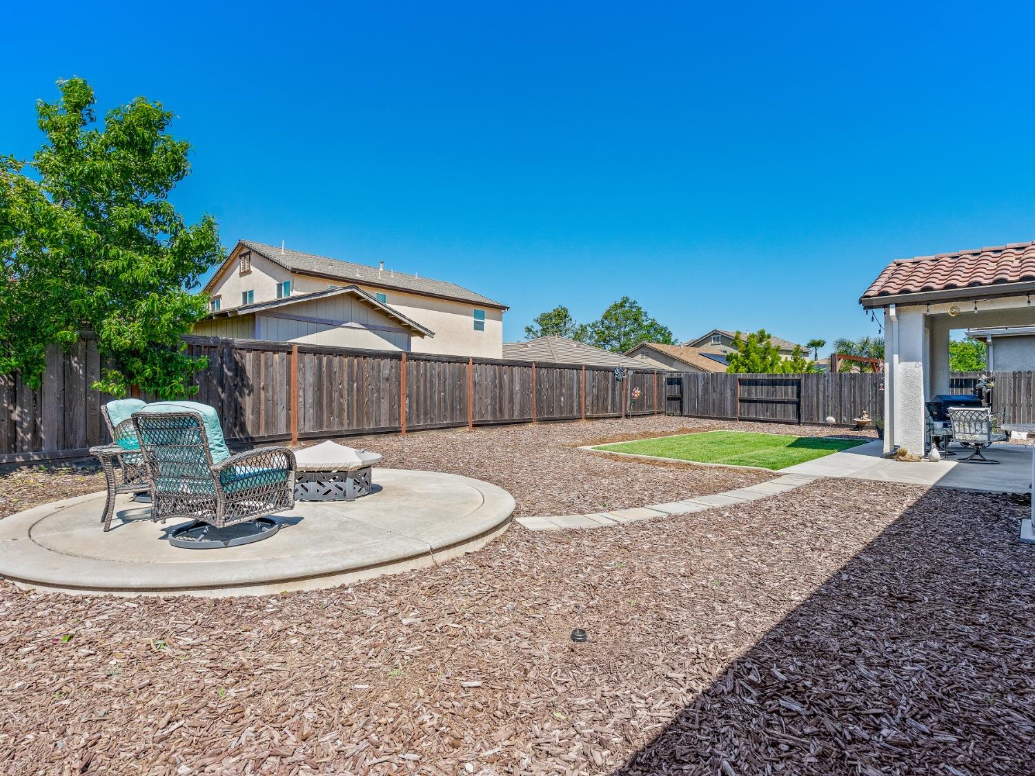Detail Gallery Image 18 of 23 For 1498 Ivy Hatch Way, Plumas Lake,  CA 95961 - 4 Beds | 2 Baths