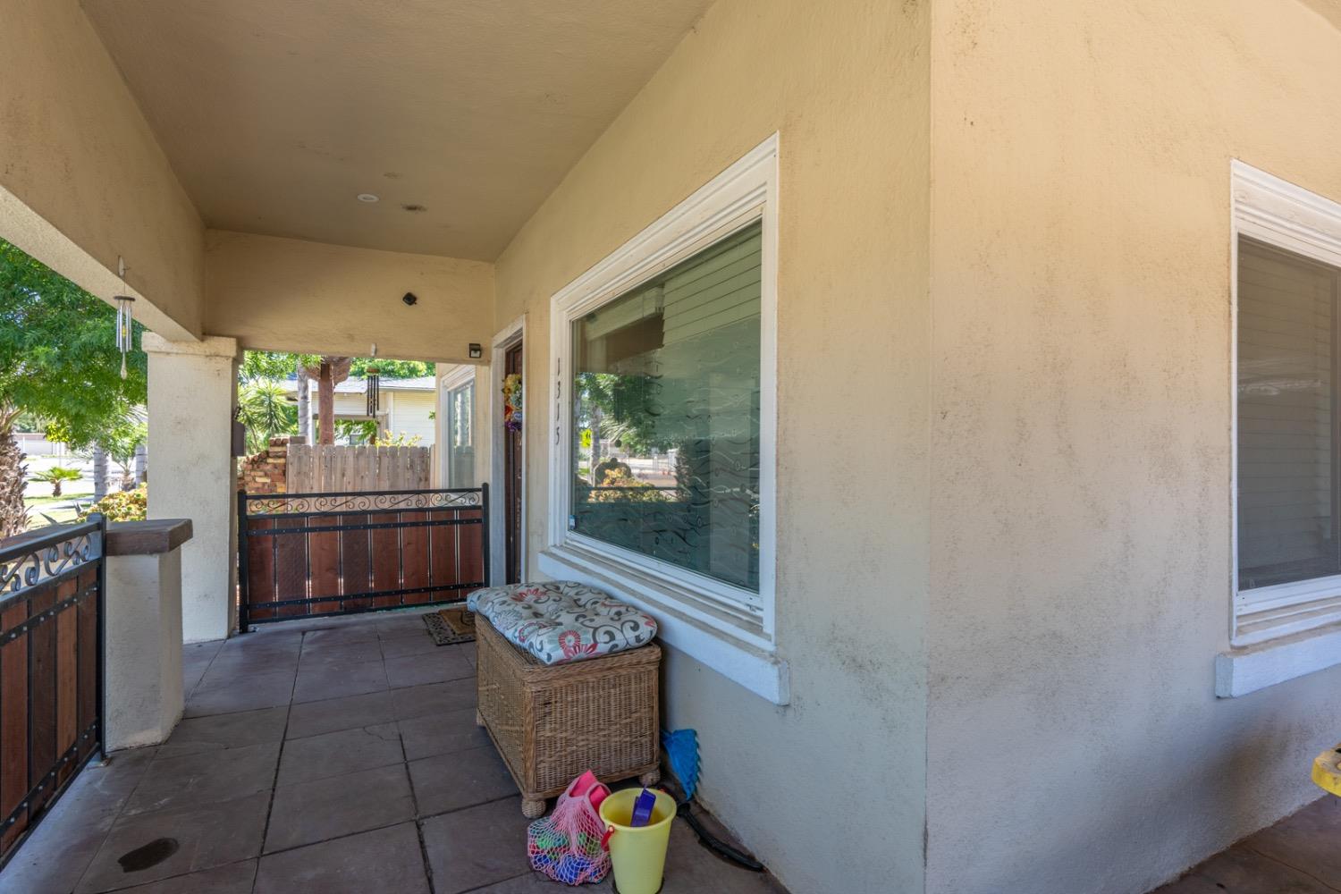 Detail Gallery Image 7 of 28 For 1315 S 7th St, Los Banos,  CA 93635 - 3 Beds | 2/1 Baths