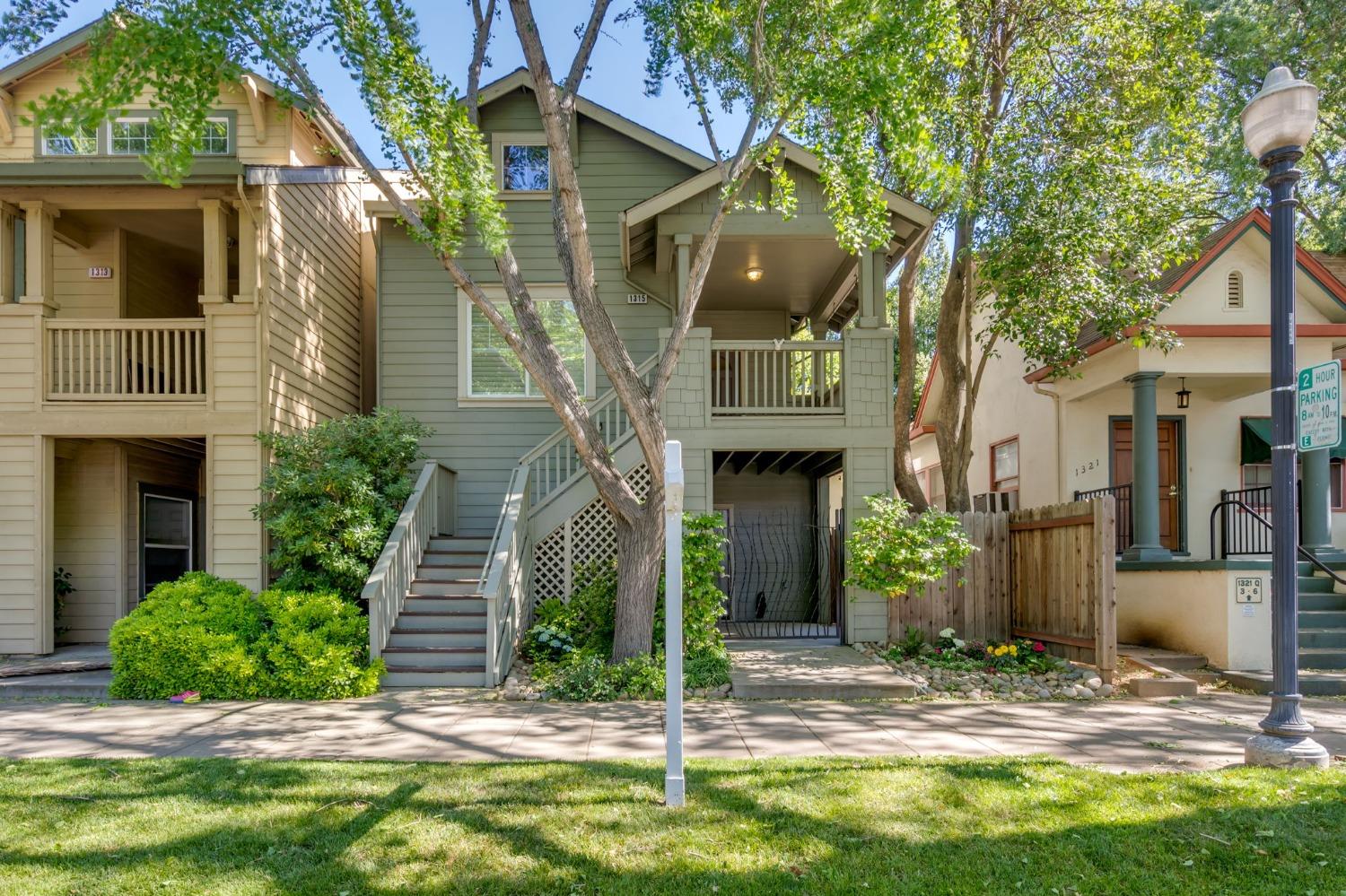 Detail Gallery Image 1 of 37 For 1315 Q St, Sacramento,  CA 95811 - 3 Beds | 3/1 Baths