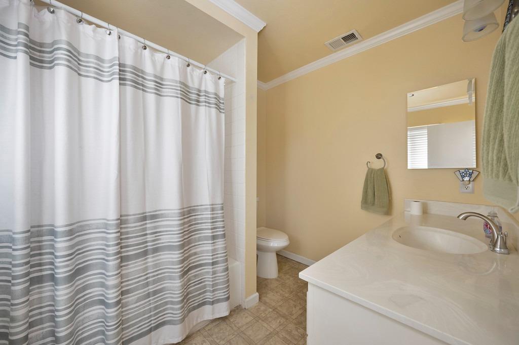 Detail Gallery Image 25 of 43 For 5641 Albert Ln, Citrus Heights,  CA 95610 - 2 Beds | 2/1 Baths