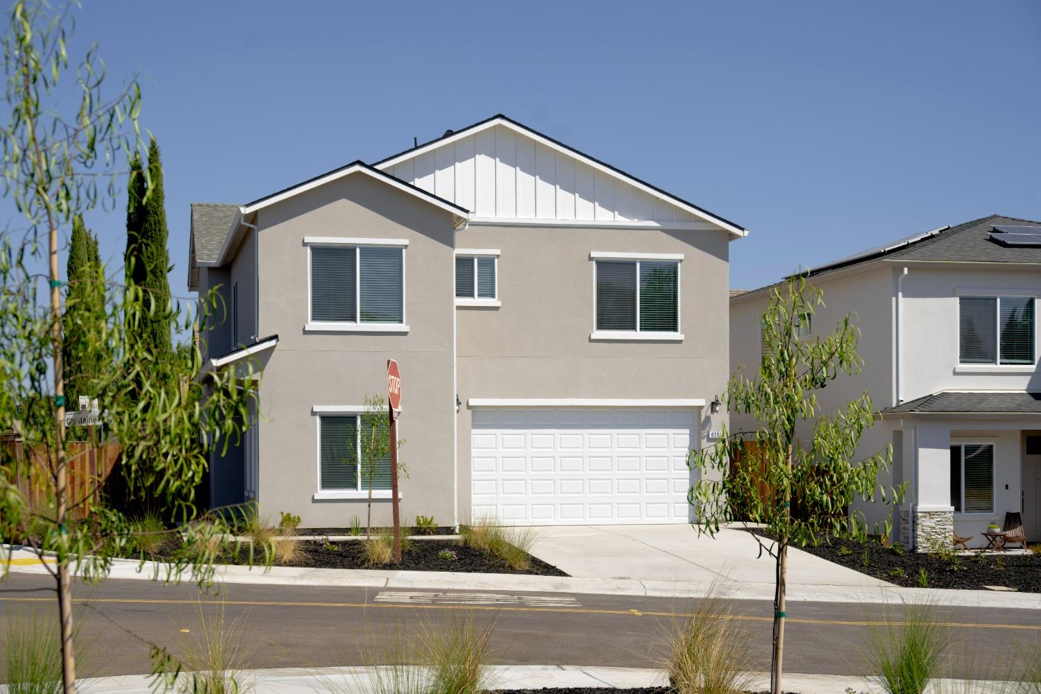 Detail Gallery Image 1 of 36 For 8283 Ghislaine Way, Antelope,  CA 95843 - 4 Beds | 2/1 Baths