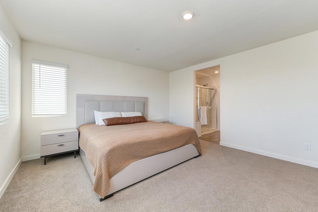 Detail Gallery Image 13 of 16 For 9249 Farmstead Cir, Roseville,  CA 95747 - 4 Beds | 2/1 Baths