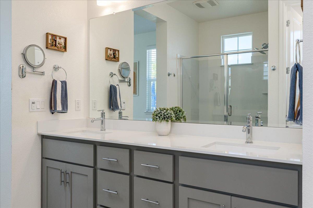 Detail Gallery Image 15 of 35 For 4379 E Commerce Way, Sacramento,  CA 95834 - 3 Beds | 2/1 Baths