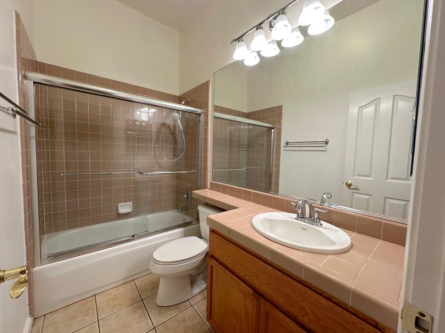 Detail Gallery Image 14 of 28 For 9985 River View Cir, Stockton,  CA 95209 - 4 Beds | 2 Baths