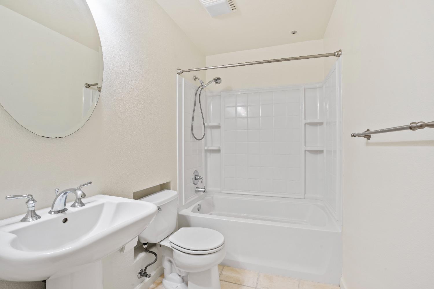 Detail Gallery Image 15 of 27 For 1360 Shady Ln #213,  Turlock,  CA 95382 - 2 Beds | 2 Baths