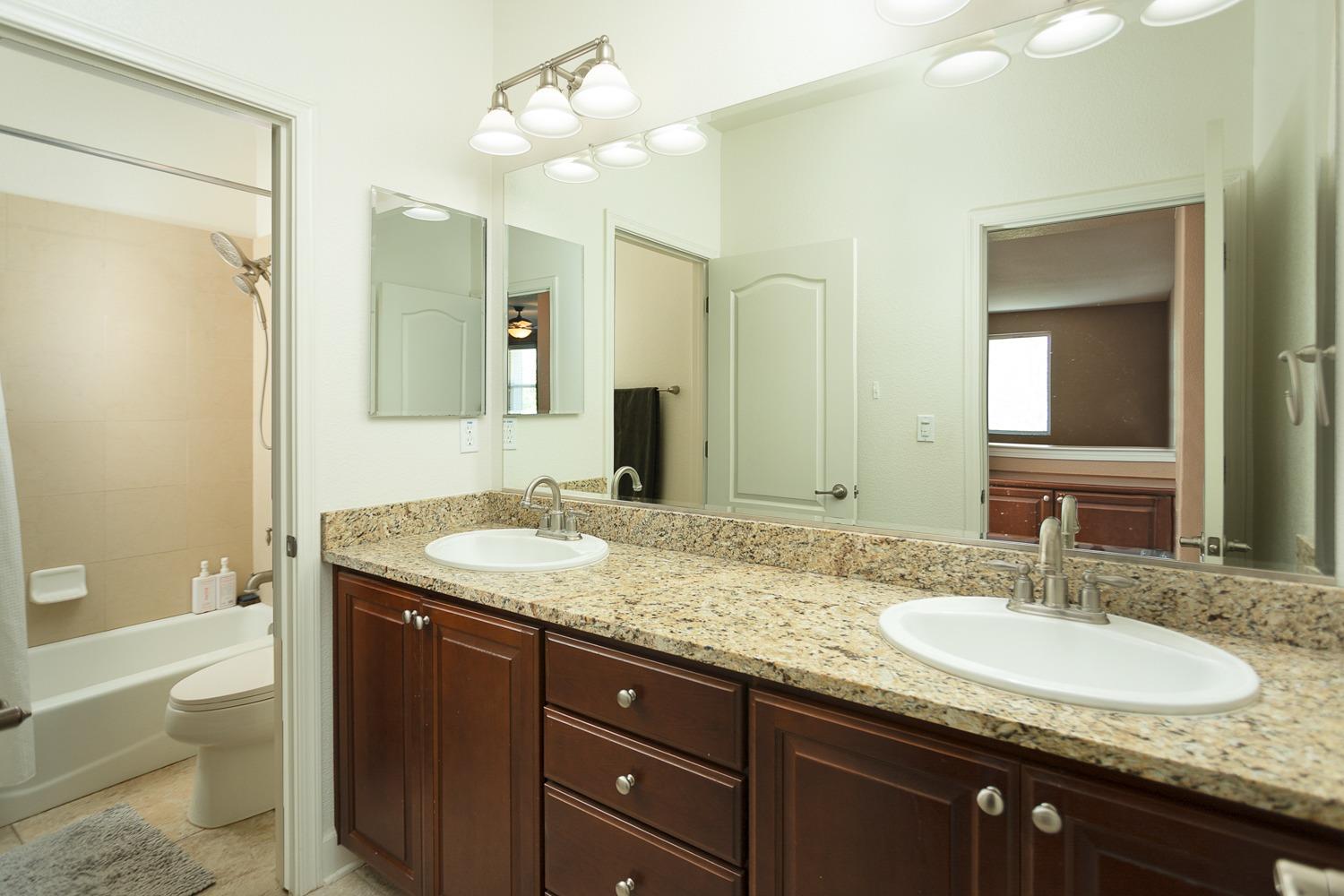 Detail Gallery Image 27 of 33 For 1381 Sundance Dr, Plumas Lake,  CA 95961 - 5 Beds | 3/1 Baths