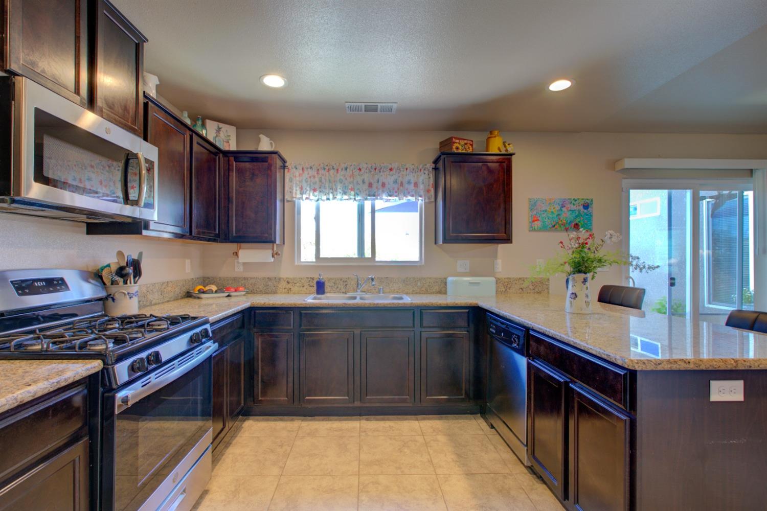 Detail Gallery Image 10 of 41 For 7452 Pintail Ct, Winton,  CA 95388 - 4 Beds | 2 Baths