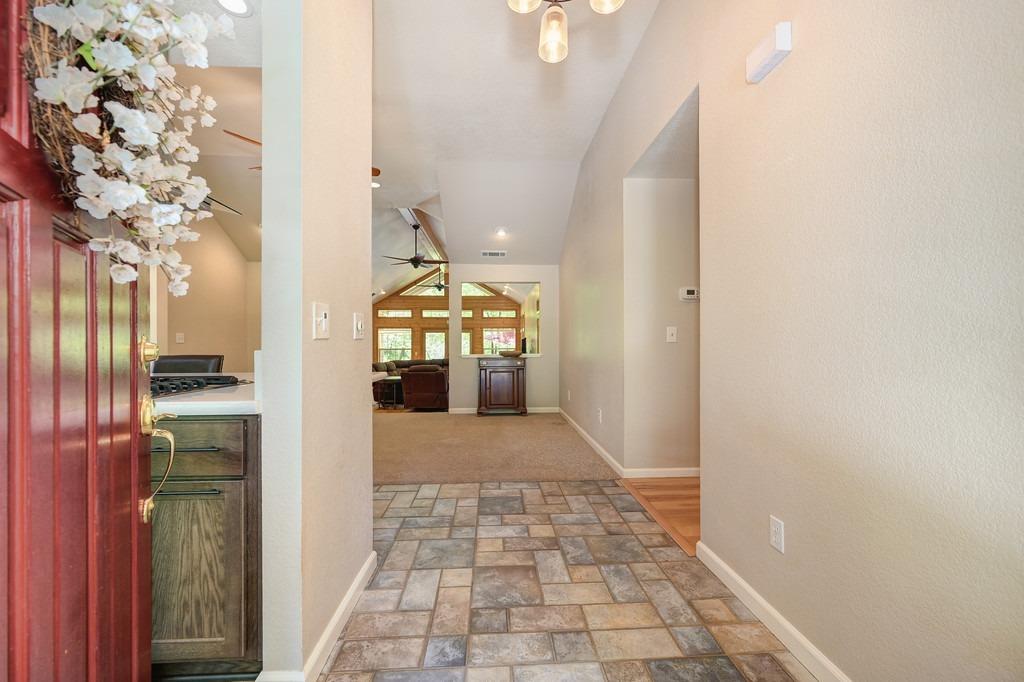Detail Gallery Image 12 of 63 For 1440 Millertown Rd, Auburn,  CA 95603 - 4 Beds | 2/1 Baths