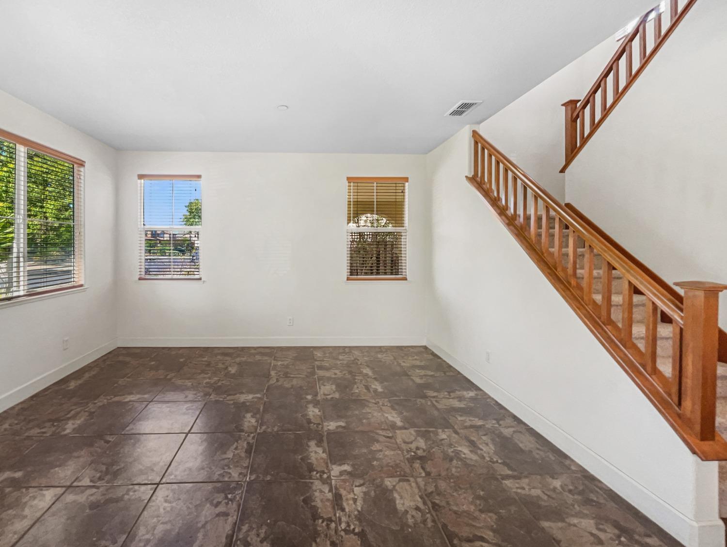 Detail Gallery Image 4 of 25 For 2679 Shinn Pl, Woodland,  CA 95776 - 3 Beds | 2/1 Baths