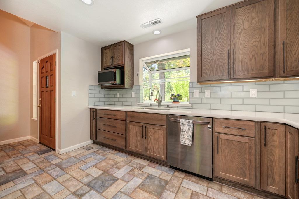 Detail Gallery Image 16 of 63 For 1440 Millertown Rd, Auburn,  CA 95603 - 4 Beds | 2/1 Baths