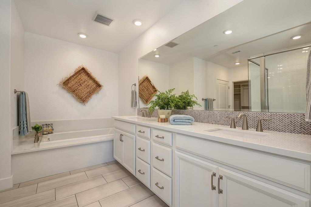 Detail Gallery Image 20 of 41 For 1000 Berryessa Ln #325,  Davis,  CA 95616 - 3 Beds | 2/1 Baths