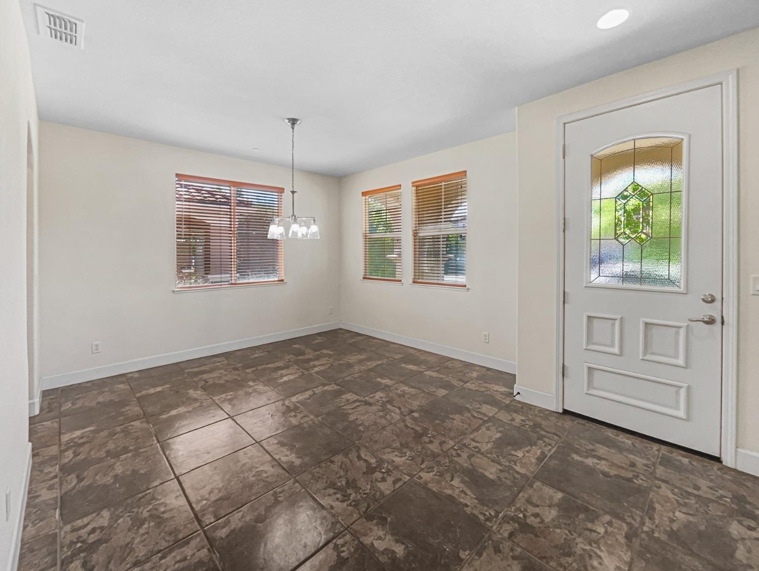 Detail Gallery Image 5 of 25 For 2679 Shinn Pl, Woodland,  CA 95776 - 3 Beds | 2/1 Baths