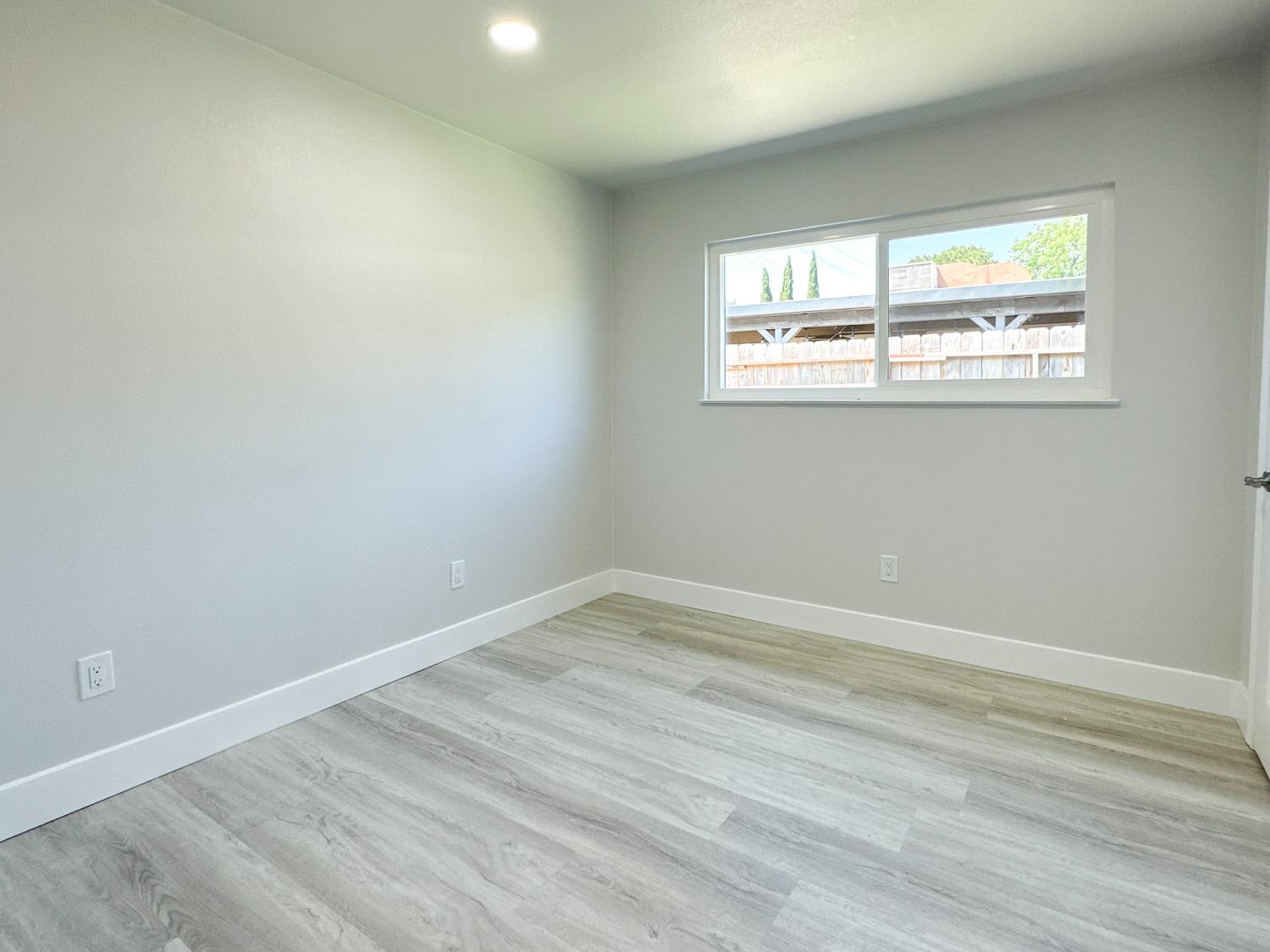 Detail Gallery Image 20 of 28 For 220 N Riverside Dr, Modesto,  CA 95354 - 3 Beds | 2 Baths