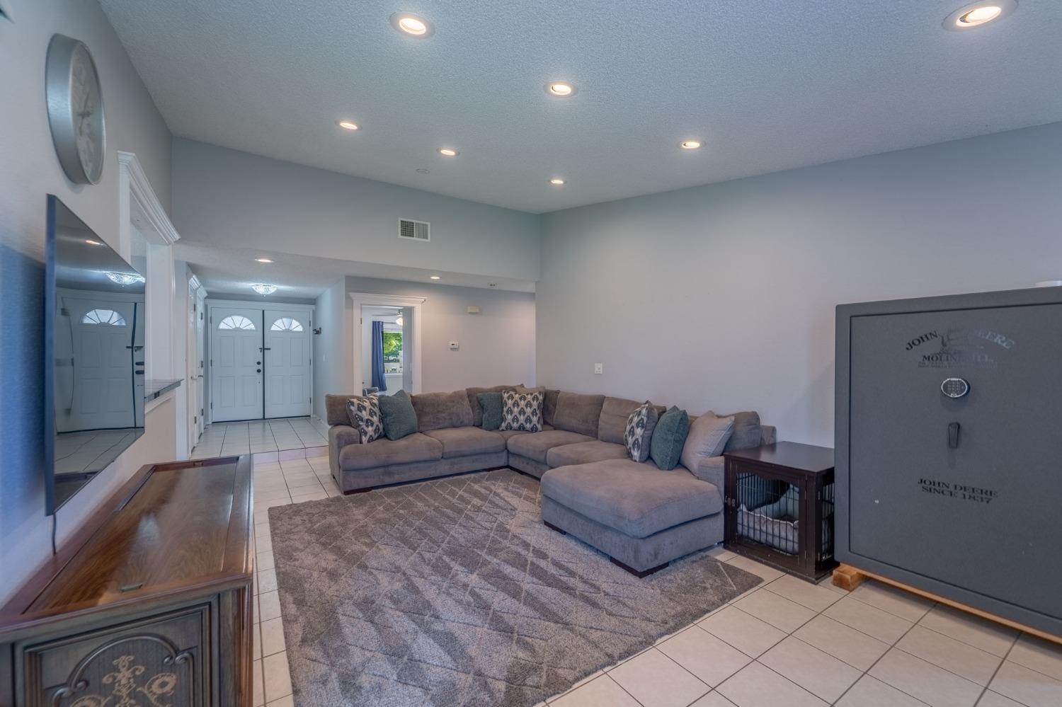 Detail Gallery Image 7 of 32 For 770 Berea Ct, Turlock,  CA 95382 - 3 Beds | 2 Baths
