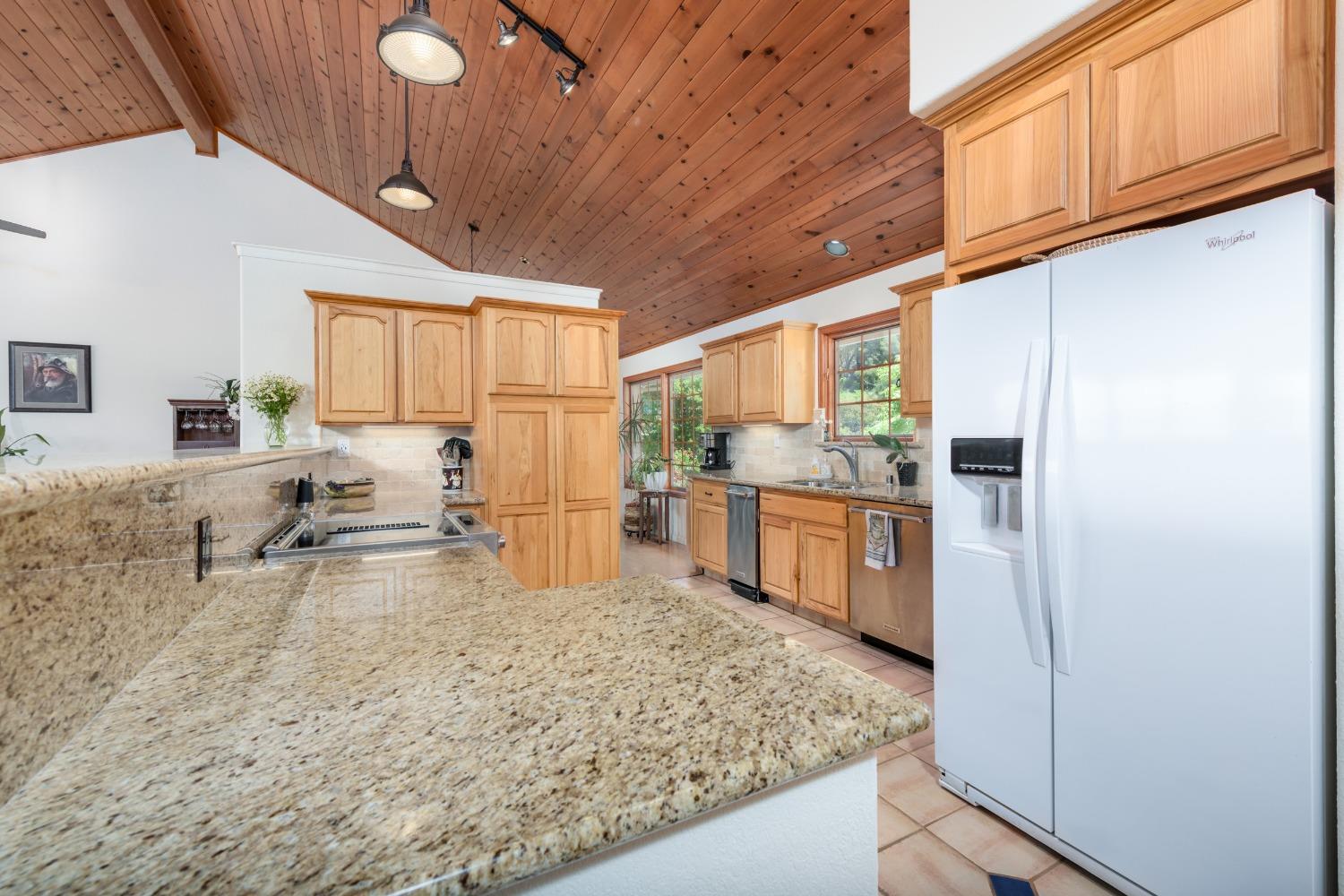 Detail Gallery Image 10 of 52 For 707 Kanaka Valley Rd, Rescue,  CA 95672 - 2 Beds | 2/1 Baths