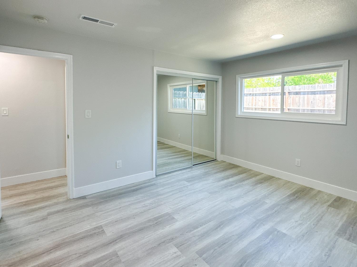 Detail Gallery Image 14 of 28 For 220 N Riverside Dr, Modesto,  CA 95354 - 3 Beds | 2 Baths
