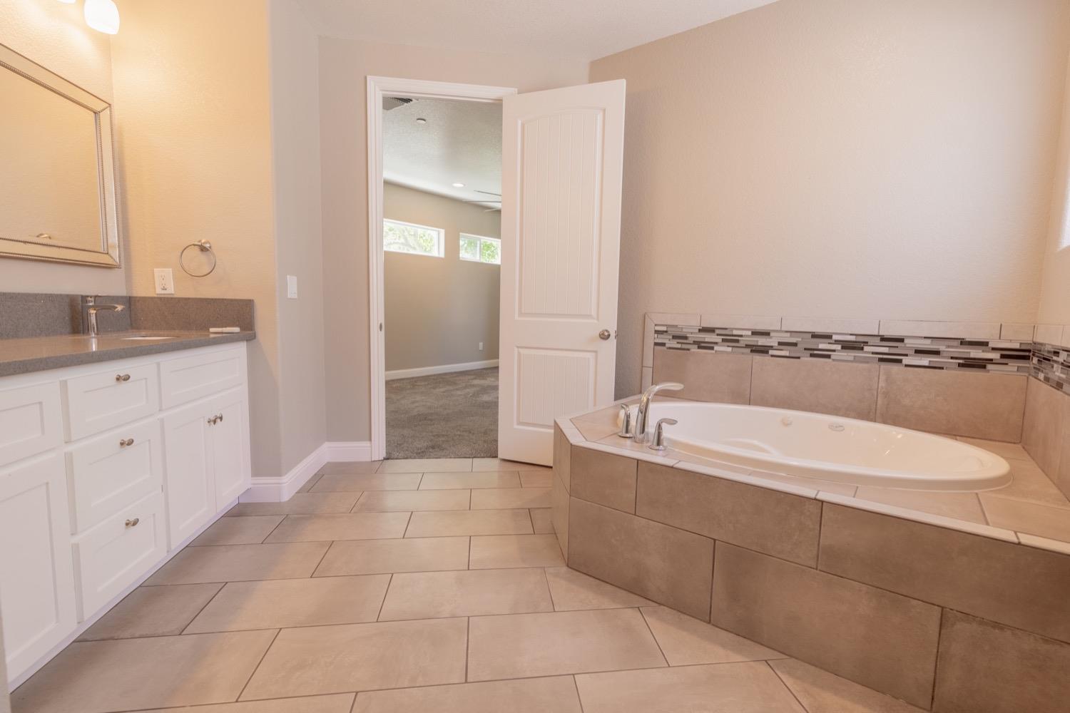 Detail Gallery Image 50 of 64 For 525 40th St, Sacramento,  CA 95819 - 3 Beds | 2/1 Baths
