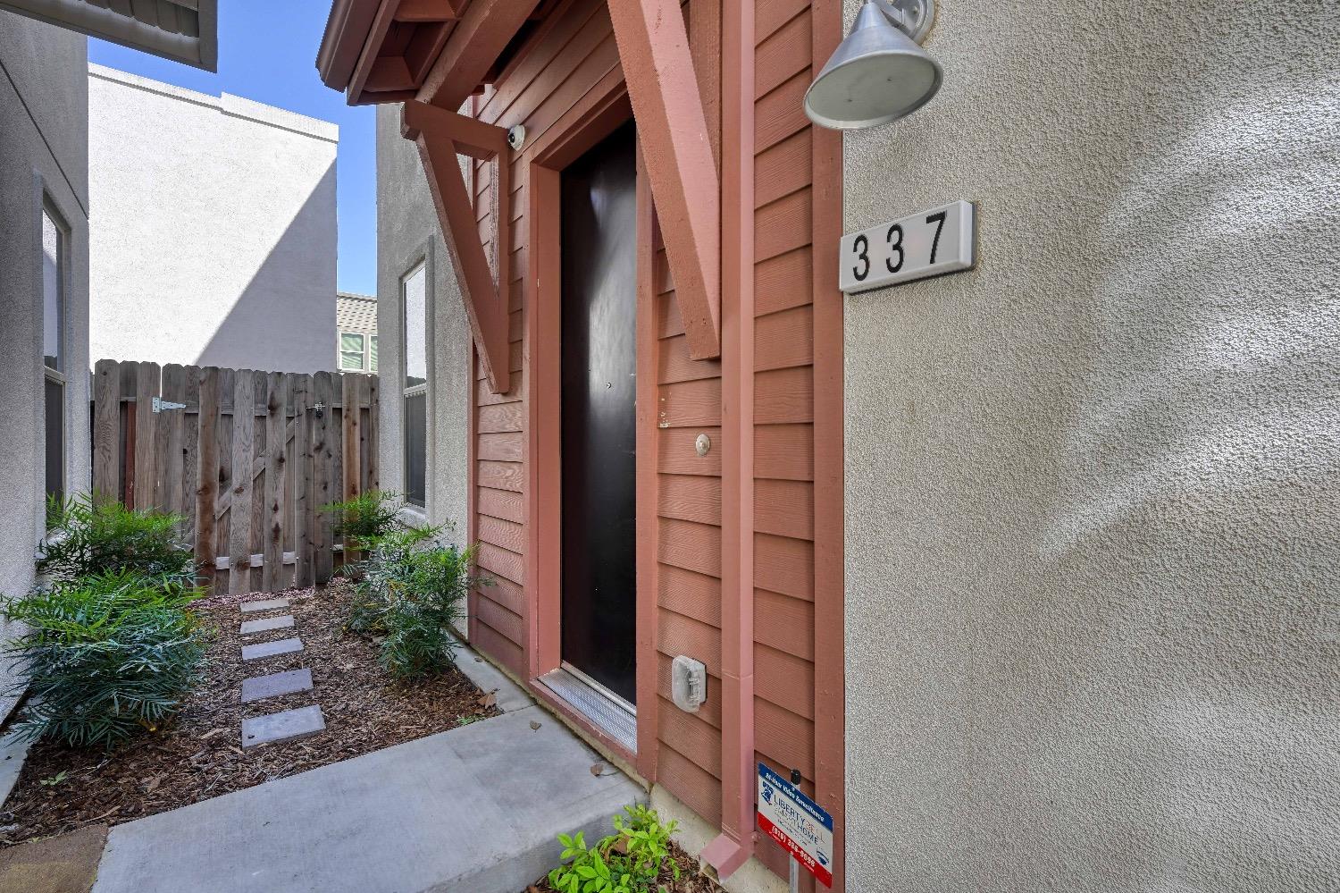 Detail Gallery Image 23 of 24 For 337 Crate Ave, Sacramento,  CA 95818 - 2 Beds | 2/1 Baths