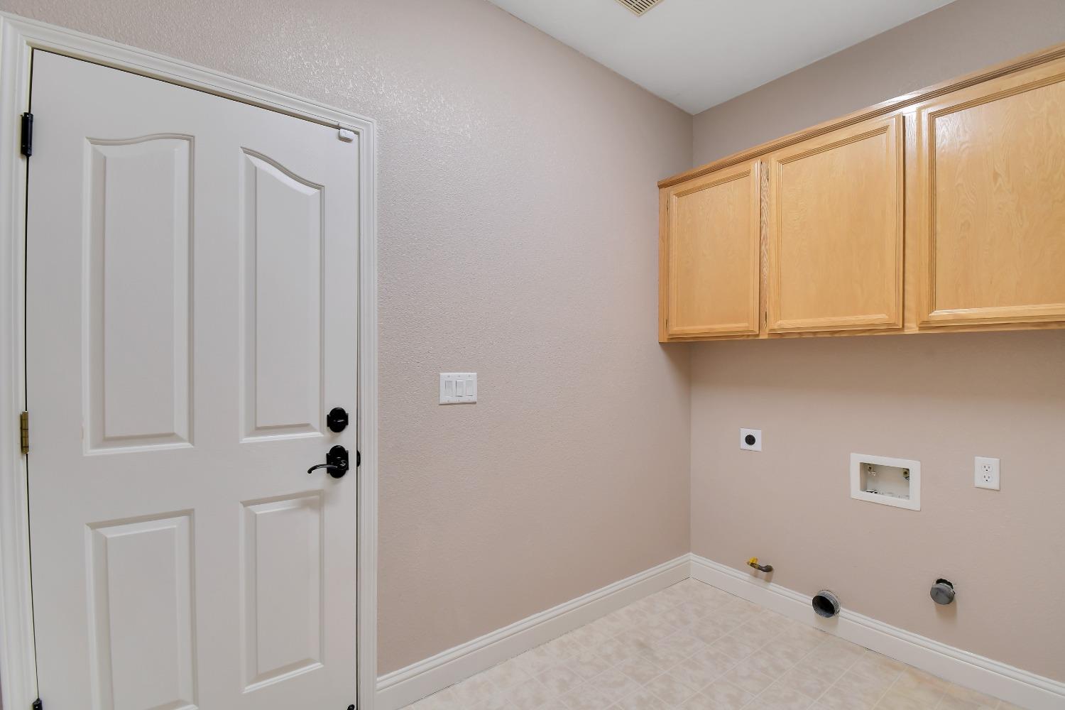 Detail Gallery Image 8 of 12 For 1438 Pabla Court, Yuba City,  CA 95993 - 3 Beds | 2 Baths