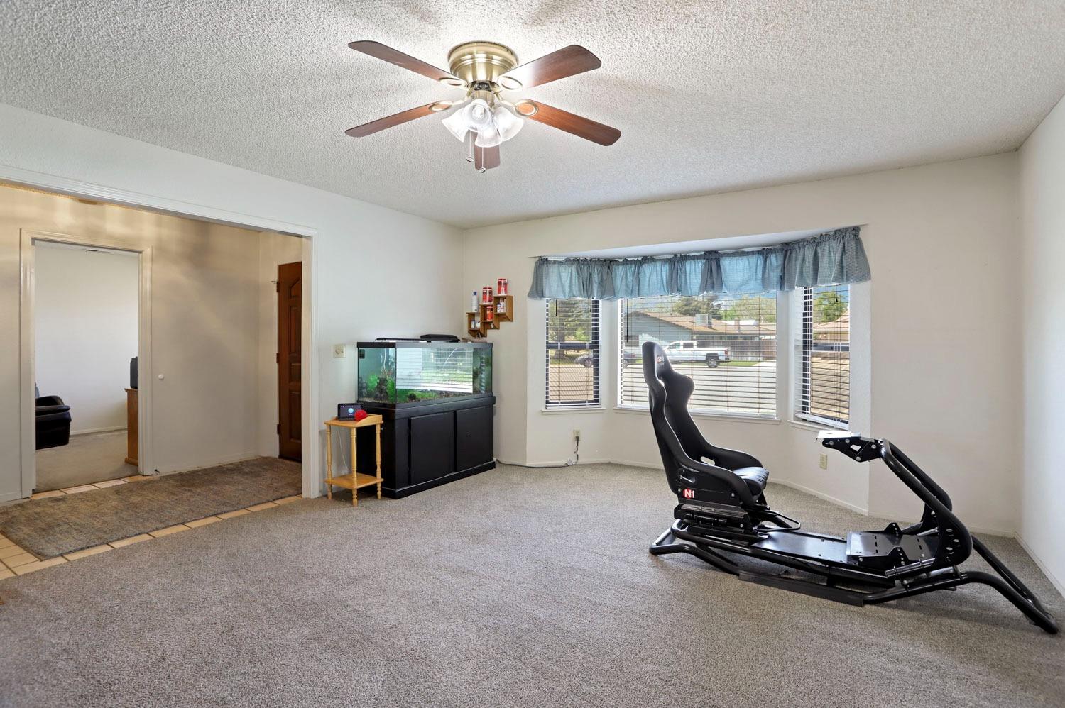 Detail Gallery Image 12 of 66 For 798 Los Flores Ct., Galt,  CA 95632 - 4 Beds | 2/1 Baths