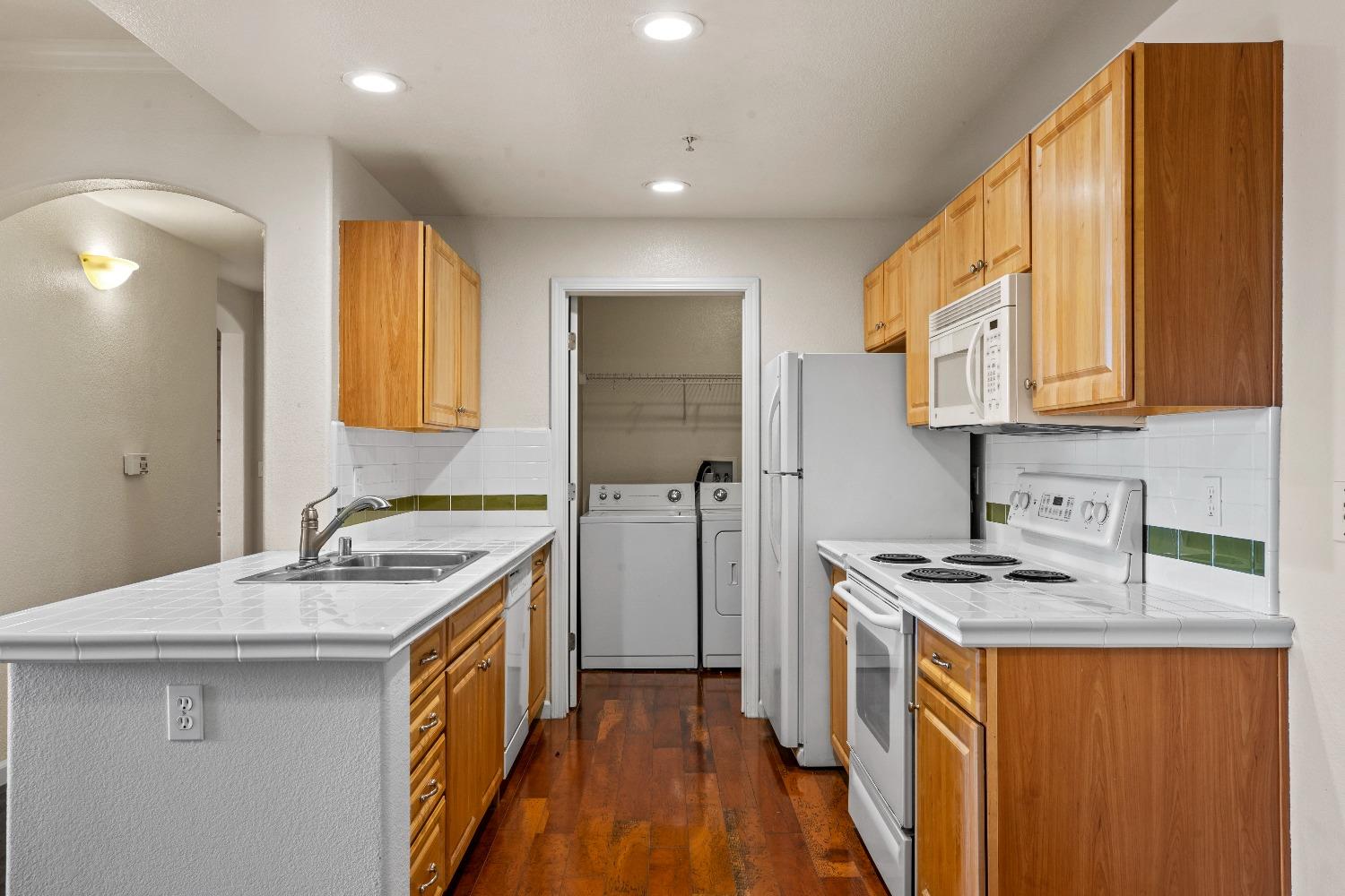 Detail Gallery Image 8 of 27 For 1360 Shady Ln #213,  Turlock,  CA 95382 - 2 Beds | 2 Baths
