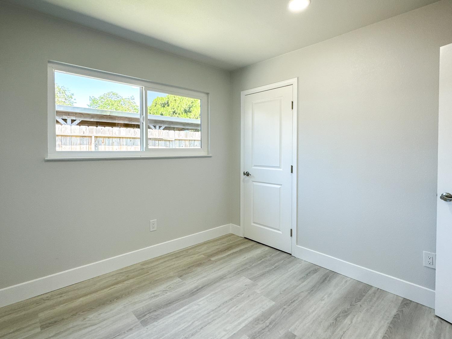 Detail Gallery Image 19 of 28 For 220 N Riverside Dr, Modesto,  CA 95354 - 3 Beds | 2 Baths