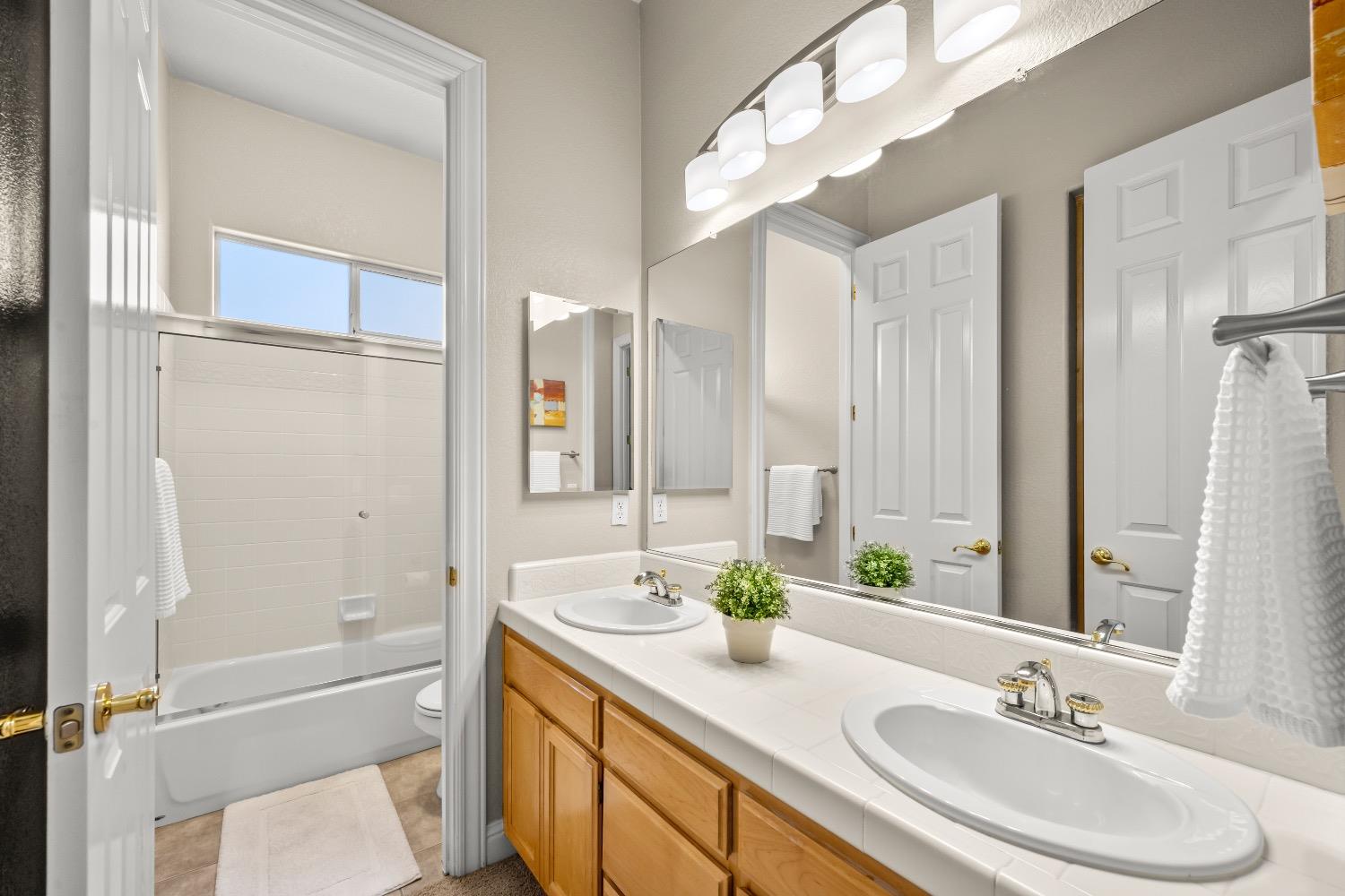 Detail Gallery Image 34 of 70 For 112 Eriswell Ct, Roseville,  CA 95747 - 4 Beds | 2/1 Baths