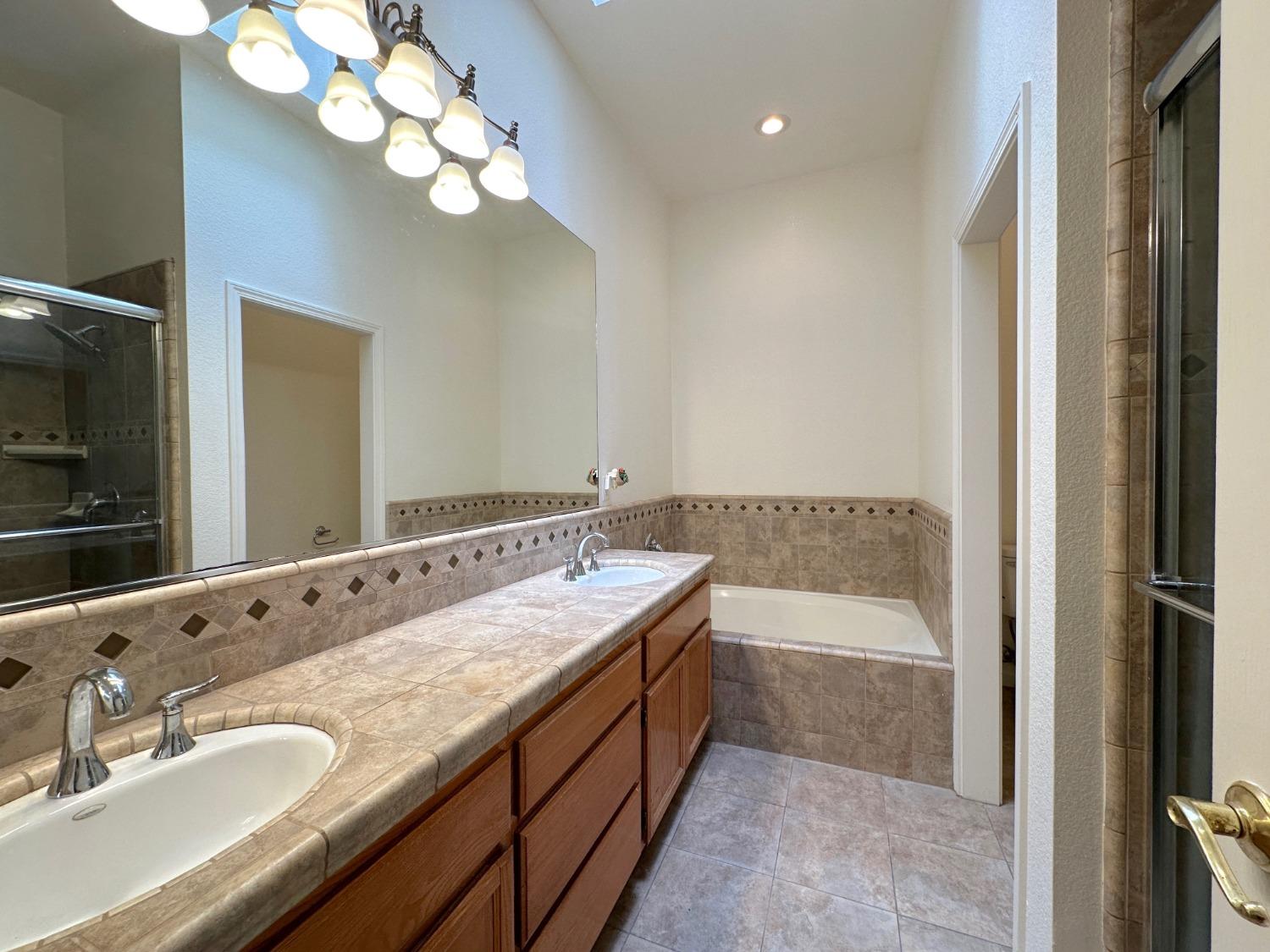 Detail Gallery Image 15 of 28 For 9985 River View Cir, Stockton,  CA 95209 - 4 Beds | 2 Baths