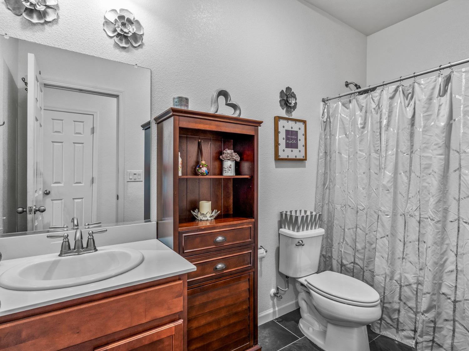 Detail Gallery Image 15 of 23 For 1498 Ivy Hatch Way, Plumas Lake,  CA 95961 - 4 Beds | 2 Baths
