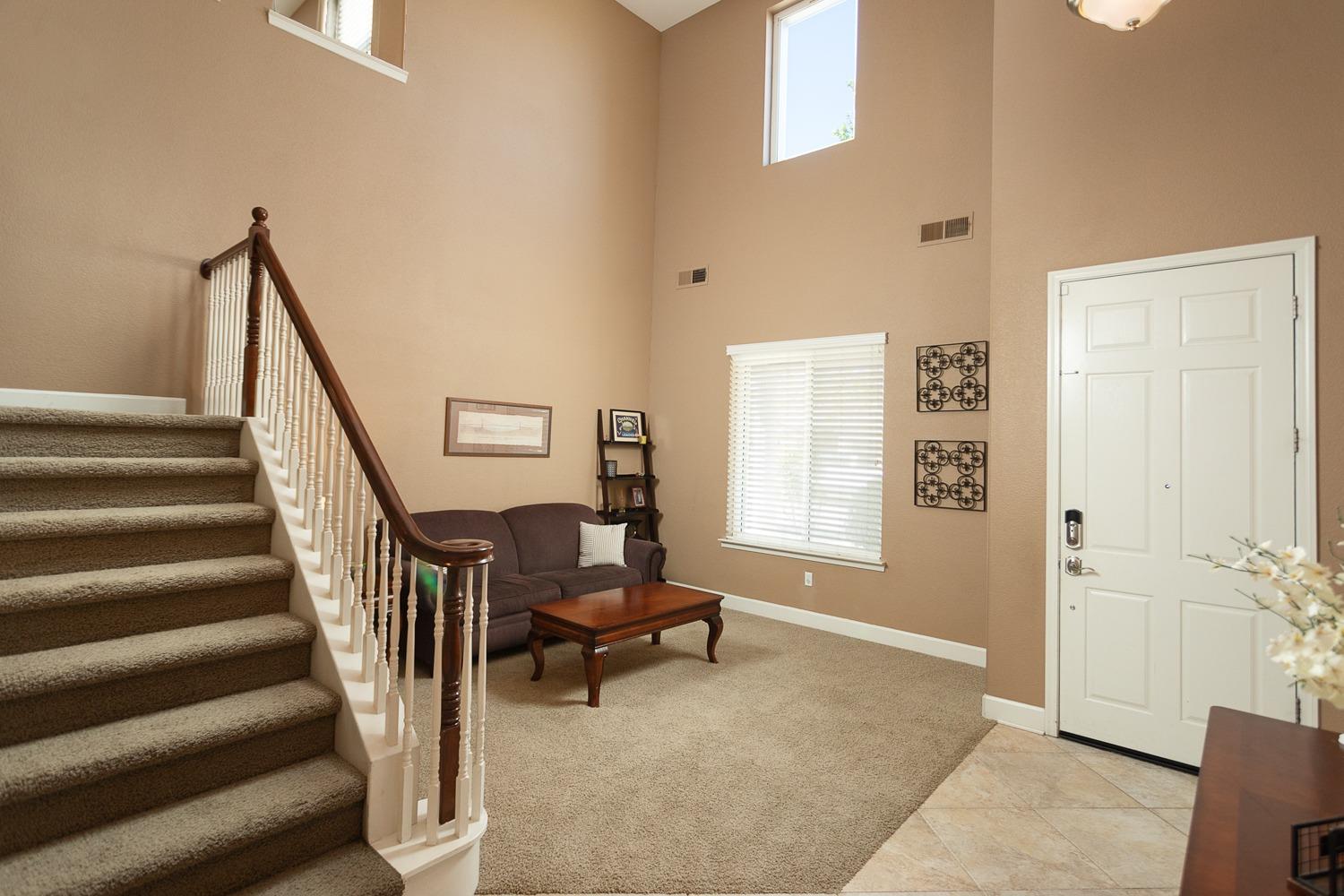 Detail Gallery Image 3 of 33 For 1381 Sundance Dr, Plumas Lake,  CA 95961 - 5 Beds | 3/1 Baths