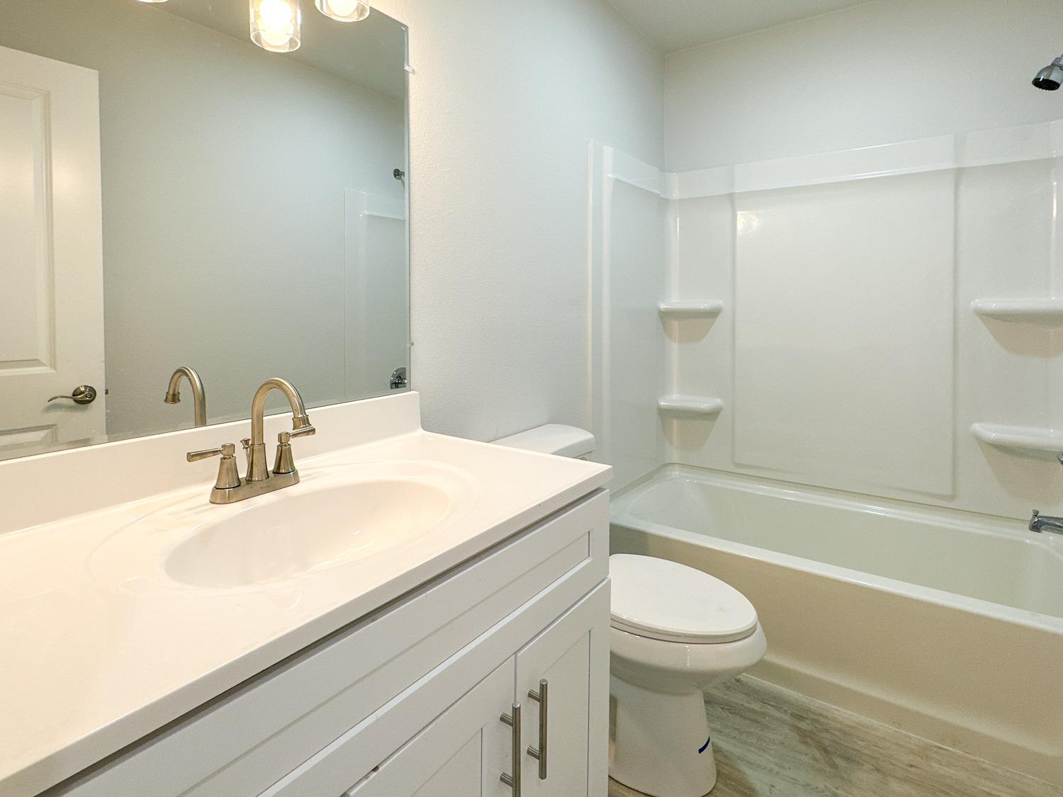 Detail Gallery Image 22 of 28 For 220 N Riverside Dr, Modesto,  CA 95354 - 3 Beds | 2 Baths