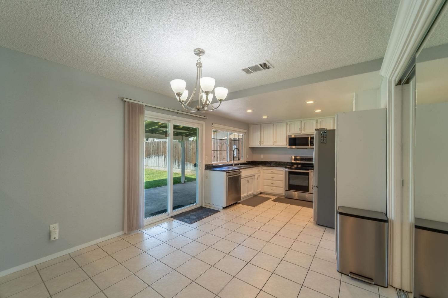 Detail Gallery Image 10 of 32 For 770 Berea Ct, Turlock,  CA 95382 - 3 Beds | 2 Baths