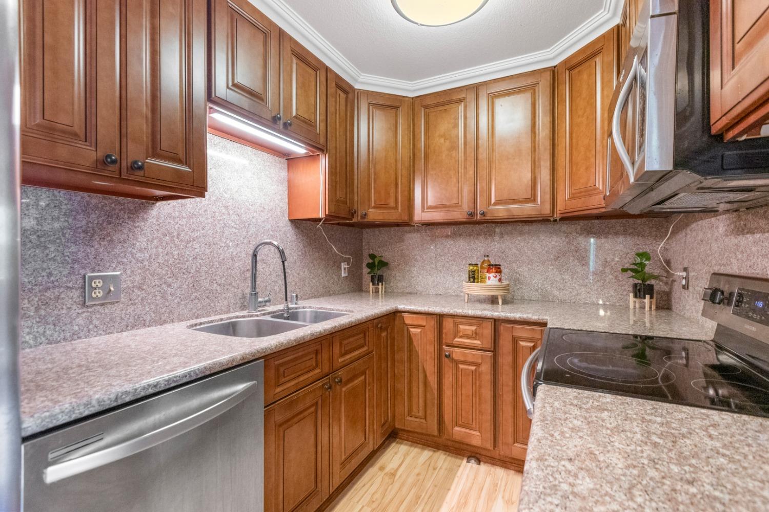 Detail Gallery Image 10 of 35 For 6400 66th Ave #72,  Sacramento,  CA 95823 - 2 Beds | 1 Baths