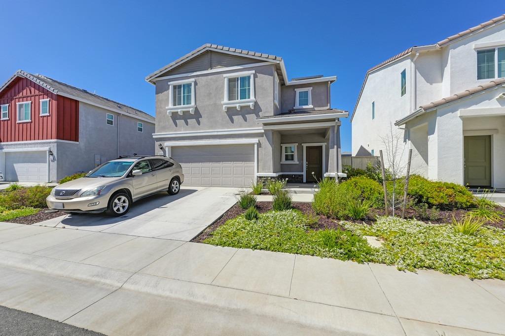 Detail Gallery Image 1 of 16 For 9249 Farmstead Cir, Roseville,  CA 95747 - 4 Beds | 2/1 Baths