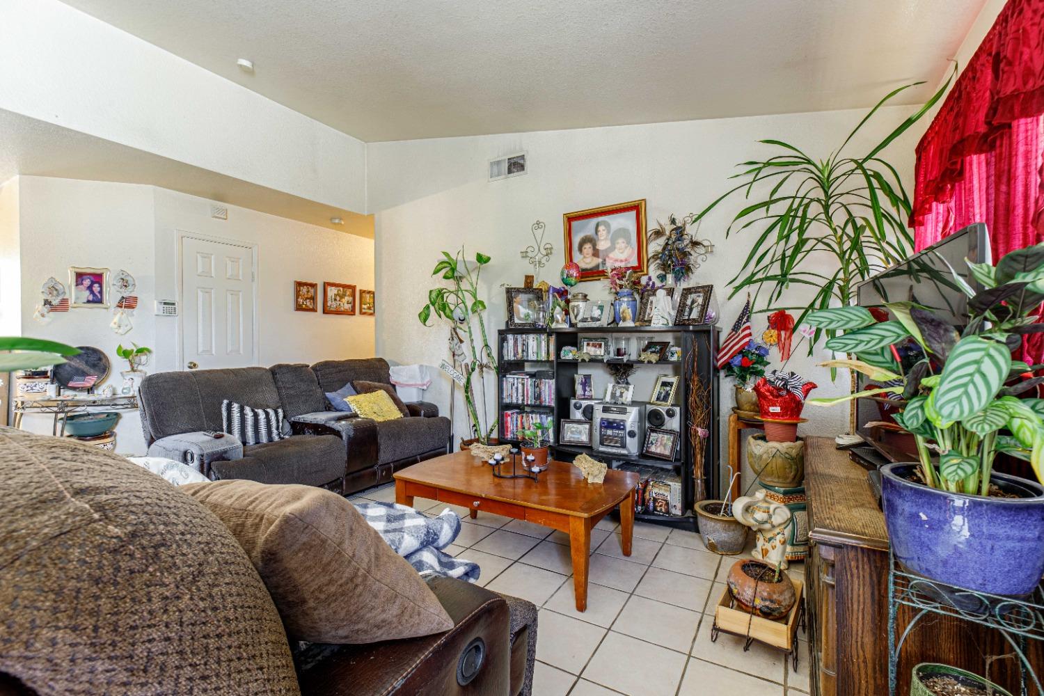 Detail Gallery Image 6 of 28 For 2109 Olive Branch Dr, Modesto,  CA 95351 - 3 Beds | 2 Baths