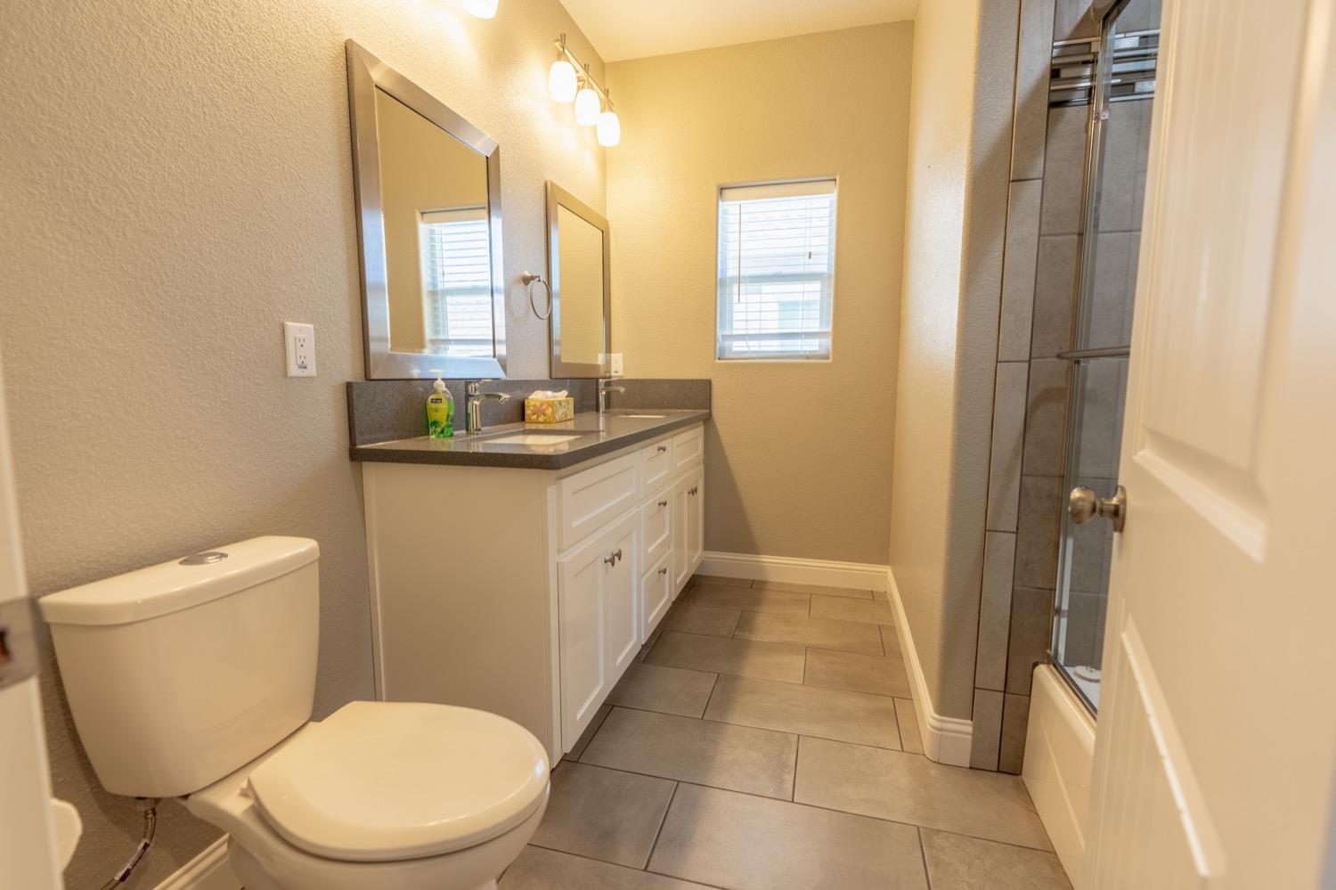 Detail Gallery Image 31 of 64 For 525 40th St, Sacramento,  CA 95819 - 3 Beds | 2/1 Baths