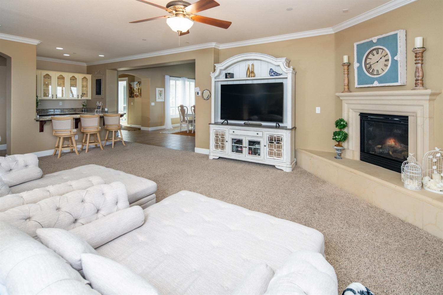 Detail Gallery Image 14 of 54 For 1332 Redcliffe Ln, Lincoln,  CA 95648 - 5 Beds | 4/1 Baths