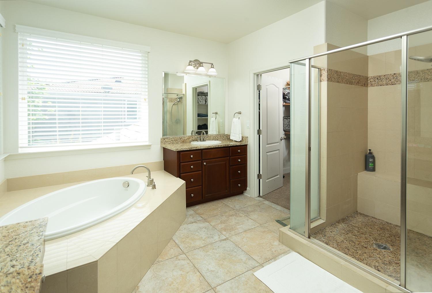 Detail Gallery Image 18 of 33 For 1381 Sundance Dr, Plumas Lake,  CA 95961 - 5 Beds | 3/1 Baths