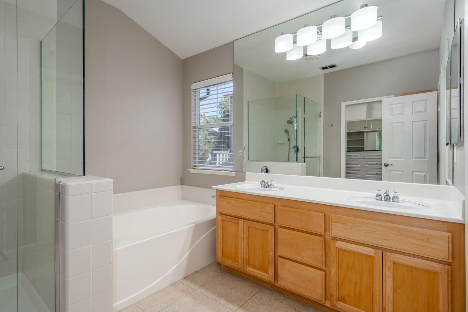 Detail Gallery Image 15 of 37 For 1315 Q St, Sacramento,  CA 95811 - 3 Beds | 3/1 Baths