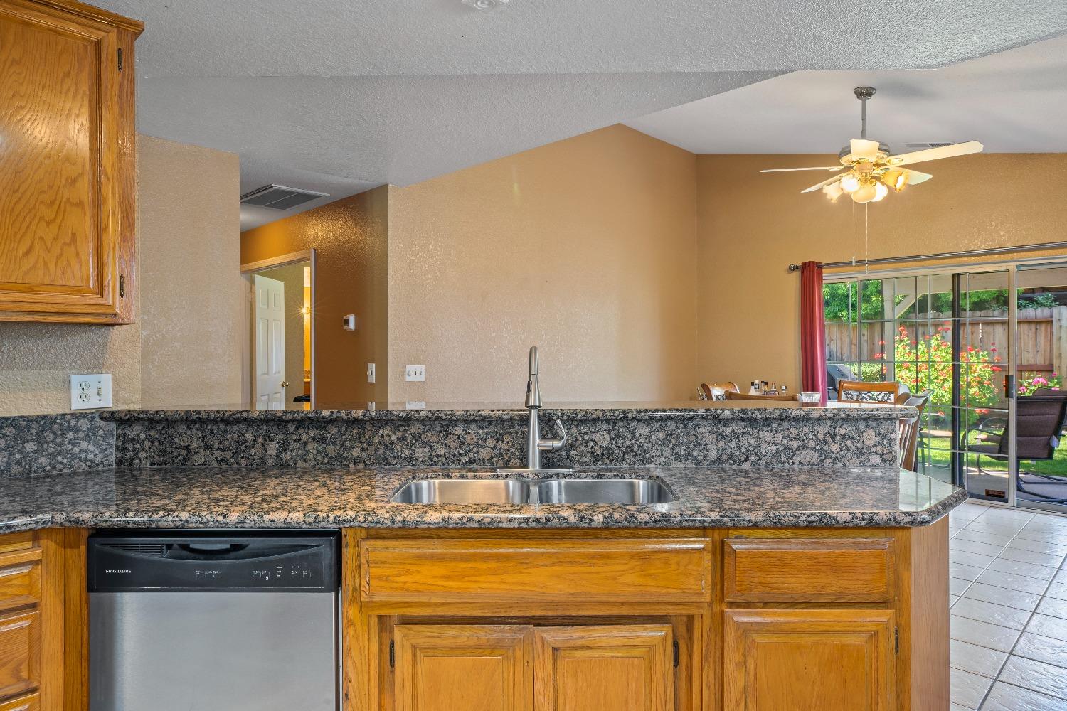 Detail Gallery Image 13 of 26 For 2213 London Cir, Modesto,  CA 95356 - 3 Beds | 2 Baths